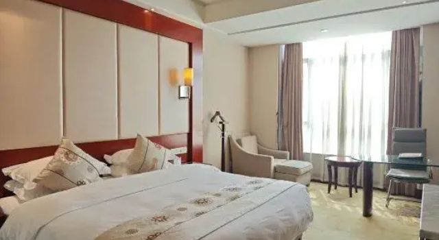 Люкс Business International Conference Center Hotel
