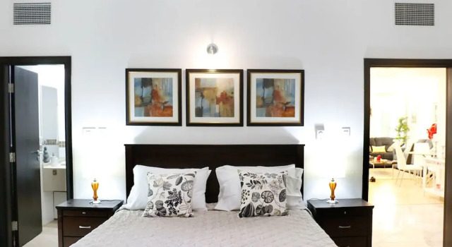 La Riviera Raine & Horne Holiday Homes, Забронировать Отель Дубай-Марина , рядом с Dubai Marina Yacht Club