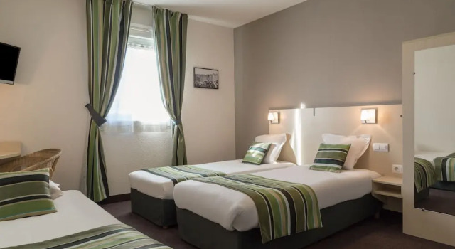 Трёхместный номер Standard c 1 комнатой Relax Hôtel Beuzeville Honfleur