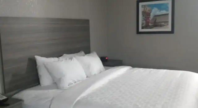 Двухместный люкс Clarion Pointe Evansville North