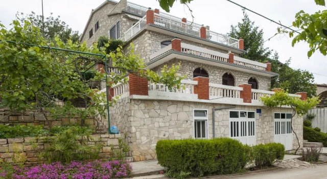 Apartments Drazen, Buchen Sie Ferienwohnung Hotels in Gespanschaft Split-Dalmatien mit Pool, Schwimmbad
