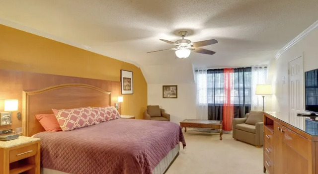 Houston Townhome 4 Mi to Airport: Central Location, Book Lejlighed Houston Houston