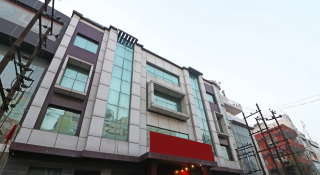OYO 11629 Hotel Sunshine Inn, Забронировать Отель Отели Газиабад с парковкой, Парковка