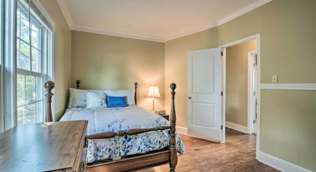 Коттедж Cozy Greenville Bungalow ~ 2 Mi to Downtown!