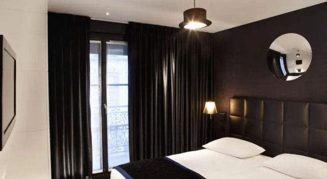 Номер Standard First Hotel Paris Tour Eiffel