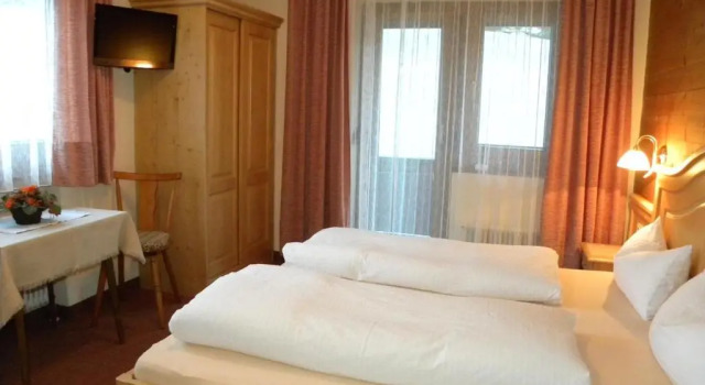 Emberger, Rezerwuj Hotel Hotele w Tyrol z parkingiem, Parking