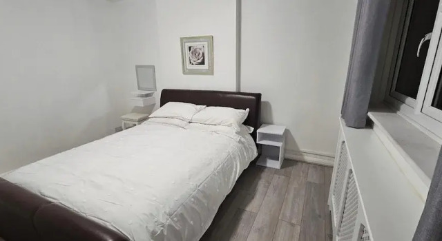 Spacious & Modern 2-bed House in Dagenham