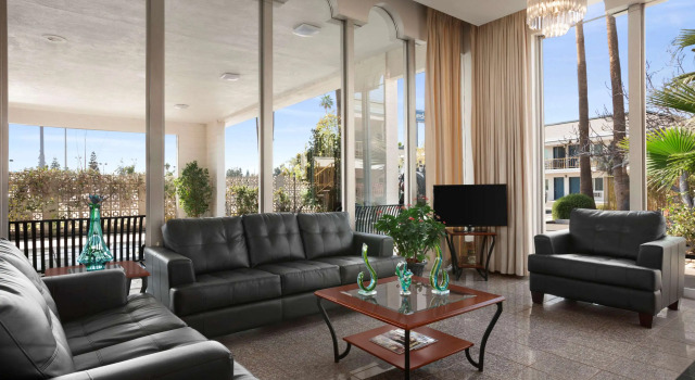 Travelodge by Wyndham Bakersfield