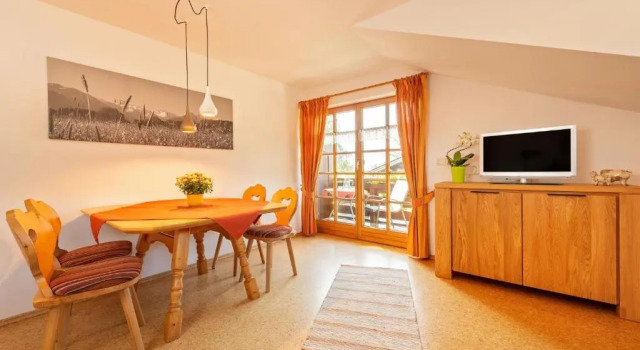 Апартаменты с 2 комнатами Biohof Burger, 3 sonnige Fewo, alle mit Balkon, Spielzimmer, Grillhütte, 7 km vor Oberstdorf