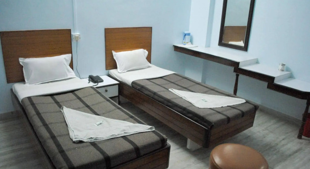 Hotel Shree Maya, Забронировать Отель Отели штата Махараштры с завтраком, Завтраки