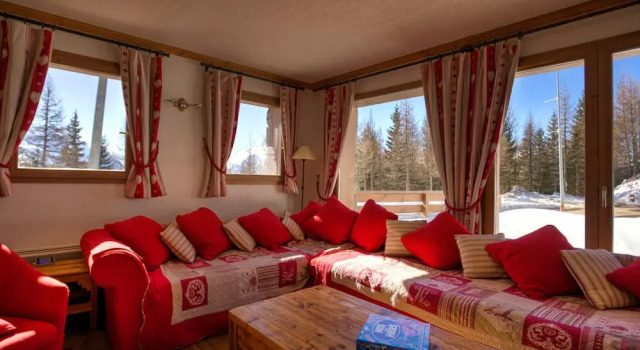 Chalet Perdrix by Skinetworks