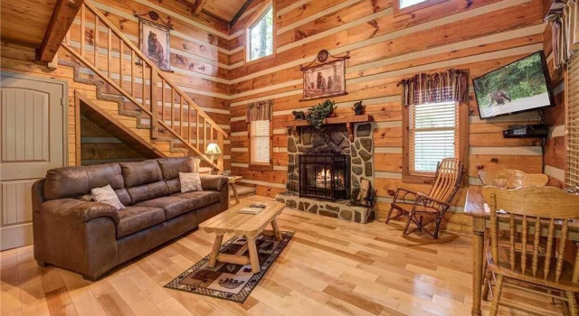 Little Bear Hideaway 1 Bedroom Home with Hot Tub