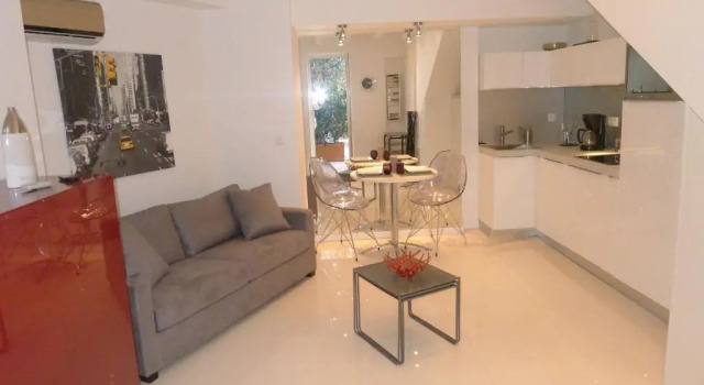 NICE VILLAGE1 AP2087 by RIVIERA HOLIDAY HOMES, Забронировать Отель Ницца Приморские Альпы, рядом с Набережная Соединенных Штатов