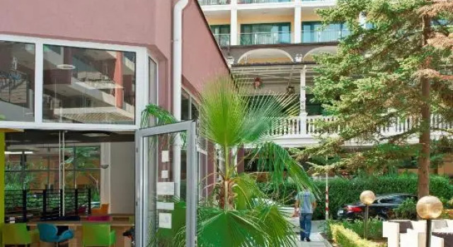 Admiral Plaza Holiday Apartments