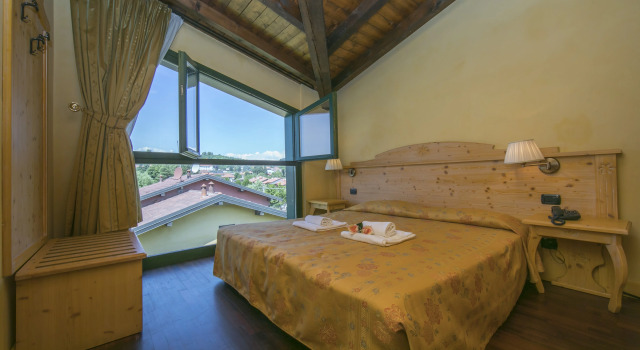 Montelago Charming Relax 3, Prenota Hotel Ternate Lago Maggiore