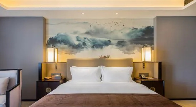 Люкс Rezen Dong Peninsula Bay Hotel