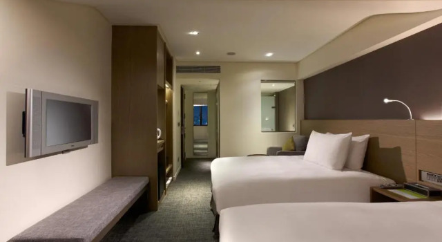 Трёхместный номер Comfort Royal Inn Taipei Linsen - Huashan 1914 Creative Park