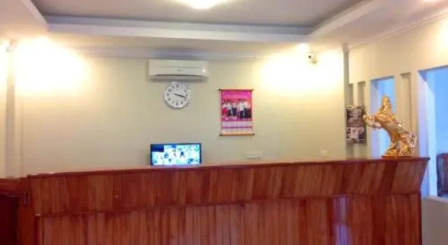 Holiday Hotel, Prenota Hotel Chbar Mon Kampong Speu