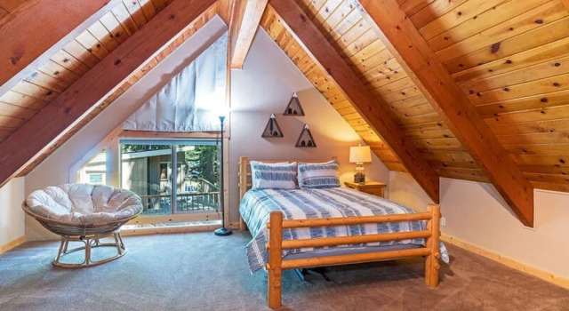 Bernese's Bungalow by Tahoe Mountain Properties, Забронировать Отель Траки Скво-Вэлли, рядом с Музей KidZone