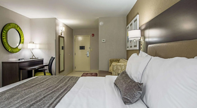 Двухместный номер Standard с балконом Best Western Plus Clemson Hotel & Conference Center