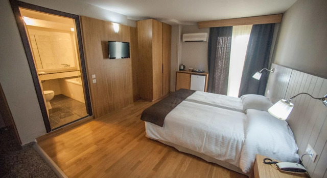 Двухместный номер Standard с балконом и с видом на сад El Greco Hotel