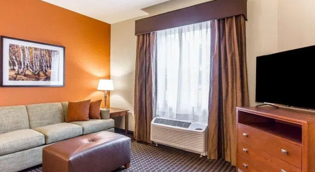 Четырёхместный номер Standard MainStay Suites Stanley
