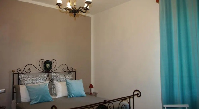 B&B Tre Conigli sul Comò, Book Bed and Breakfast Hotels in Foligno with Parking, Parking