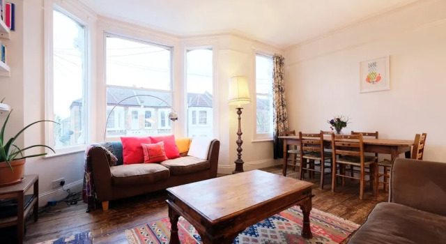Sunny, Bohemian-style Flat For 4 in Queens Park