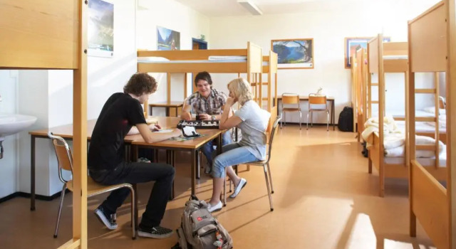 Кровать в общем номере Bergen Hostel Montana