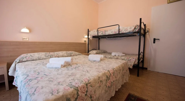 Четырёхместный номер Standard с балконом Hotel Settebello B&B