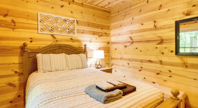 Lakeside Cabin: Game Room, Dock, Orchard, Wineries, Reserva ahora Hotel Ellijay 