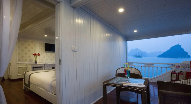 Номер Standard Signature Royal Halong Cruise