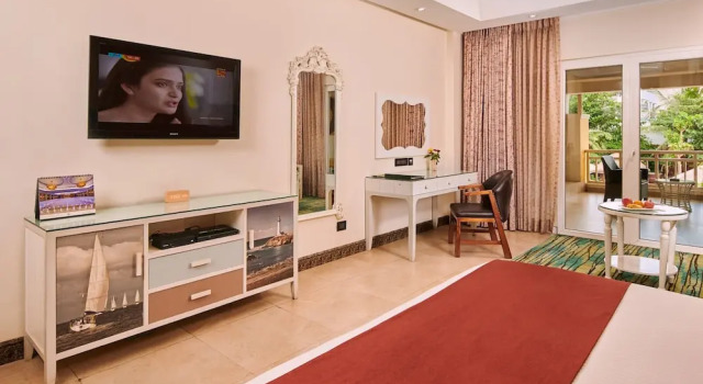 Premium Double room with balcony Mayfair Waves