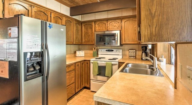 Коттедж Riverside Winthrop Chalet w/ Hot Tub & 2 Decks!