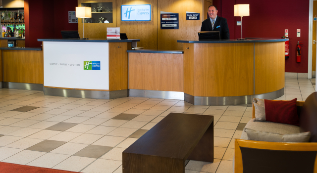 Holiday Inn Express Swansea East by IHG, Забронировать Отель Нит Гламорган