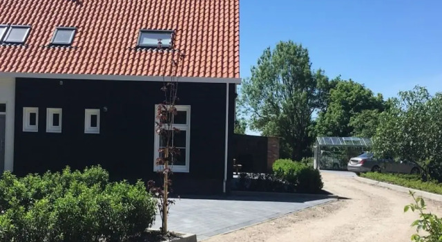 Picturesque Holiday Home in Oostkapelle near Beach