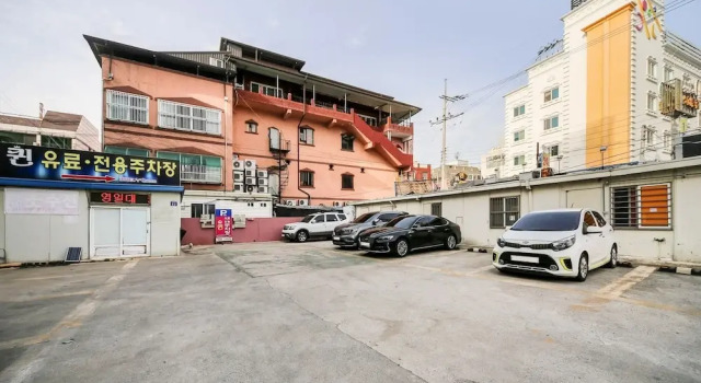 Pohang Youngil Univ Hotel Queens, Забронировать Отель Отели провинции Кёнсан-Пукто с парковкой, Парковка