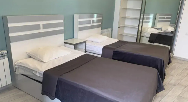 Havuz manzaralı Balkonlu Lüks çift kişilik oda Adams Hotel