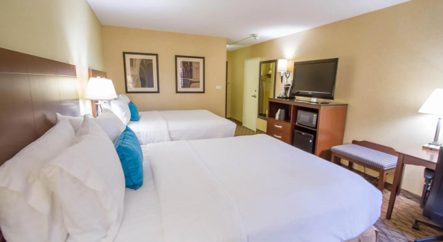 Четырёхместный номер Standard Holiday Inn Bloomington Airport South Mall Area by IHG