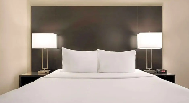Номер Standard Days Inn by Wyndham Fort Collins