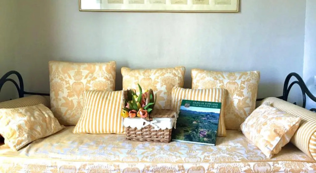 Agriturismo Il Ponticello, Book Hotel Vaiano Tuscany