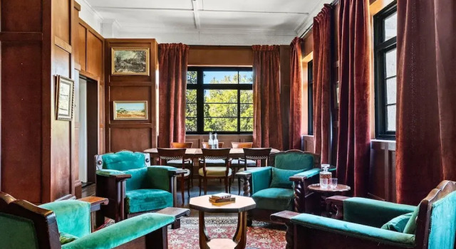 Полулюкс с видом на сад The Robertson Hotel