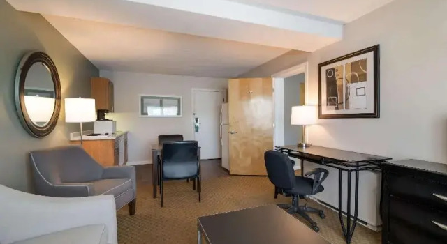 Люкс Quality Inn & Suites Auburn I-95