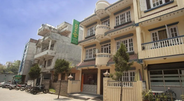 Oyo 372 Hotel Happy Inn