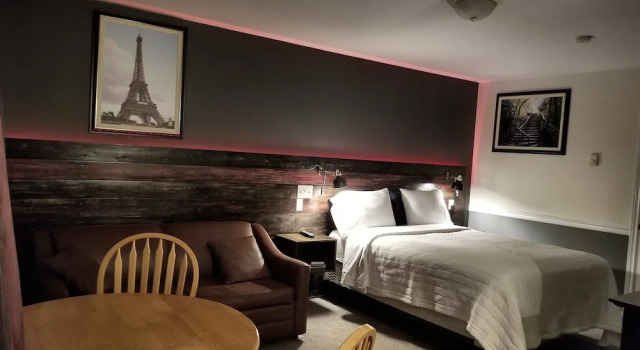 Студия Silverwood Inn & Suites