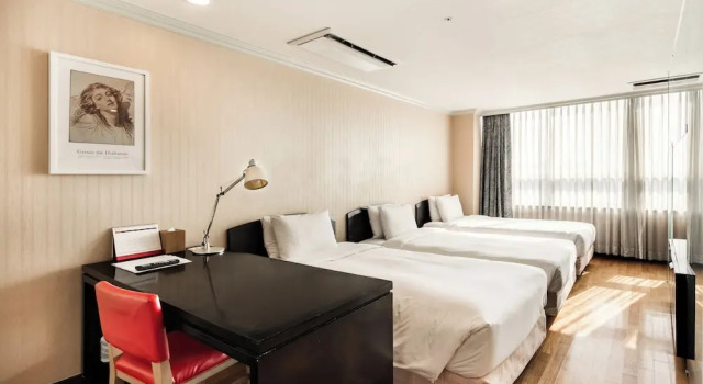 Четырёхместный номер Premier Ramada Hotel and Suites Seoul Namdaemun