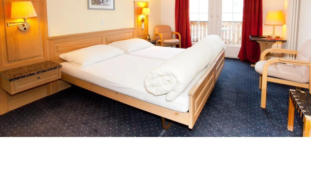 Двухместный номер Superior с балконом Hotel Jungfrau Mürren