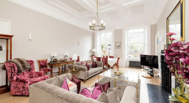 Апартаменты JOIVY Ultra Luxe 3BR home near Princes St