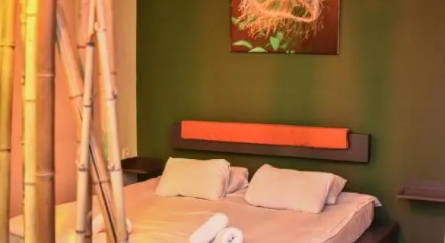 Boutique Hotel  Hostel MEDUSA, Забронировать Хостел Отели Батуми с парковкой, рядом с Фонтан Нептуна, Парковка