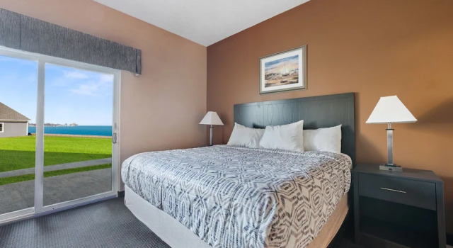 Двухместный номер Standard с видом на озеро Bayshore Resort Downtown Put-in-Bay Island